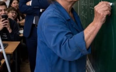 Într-o lume în care adesea uităm să apreciem munca celor din jur, povestea Marioarei ne amintește de valoarea și demnitatea fiecărei persoane, indiferent de rolul pe care îl joacă. La 58 de ani, după o carieră de 25 de ani ca profesoară de matematică, Marioara se regăsește spălând podelele unui liceu din Slatina. Această transformare dramatică a vieții ei ne oferă o privire profundă asupra sacrificiilor, a iubirii și a puterii de a nu renunța la sine.