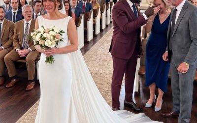 Tatăl meu a râs și mi-a spus să merg singură la altar pentru că mă căsătoream cu un nimeni. Mama stătea lângă el în ultimul rând, în timp ce eu mergeam singură, strângându-mi buchetul.