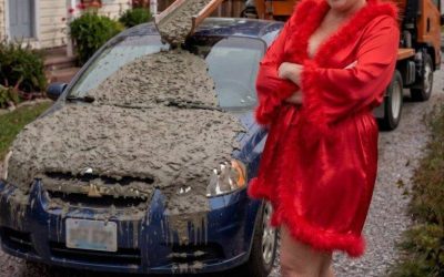 Vecina mea mi-a acoperit mașina cu beton pentru că “i-am blocat vederea la lac” – apoi fiica mea de 8 ani și-a șters zâmbetul de pe față