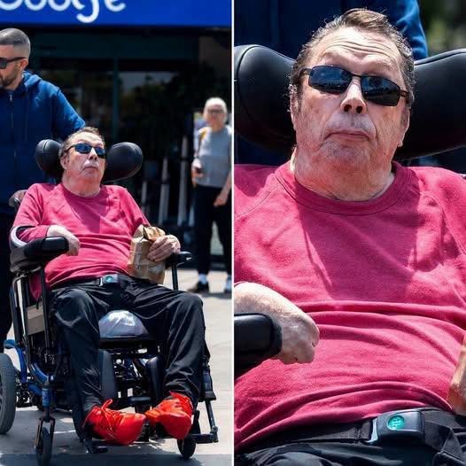 Îl recunoașteți pe acest bărbat? 👀 La 79 de ani, această fotografie rară făcută de paparazzi dezvăluie un actor emblematic făcând o apariție publică discretă, la ani după ce a depășit o problemă gravă de sănătate care i-a afectat profund viața. 😲📸 Totuși, moștenirea și influența sa rămân nediminuate. ❤️ Faimos pentru rolurile sale de neuitat și interpretările puternice, el rămâne o figură iubită de fanii din întreaga lume. 🌟🎬 Crezi că știi cine este? 👀👇👉 Răspunsul este în primul comentariu! 📸⬇️⬇️⬇️